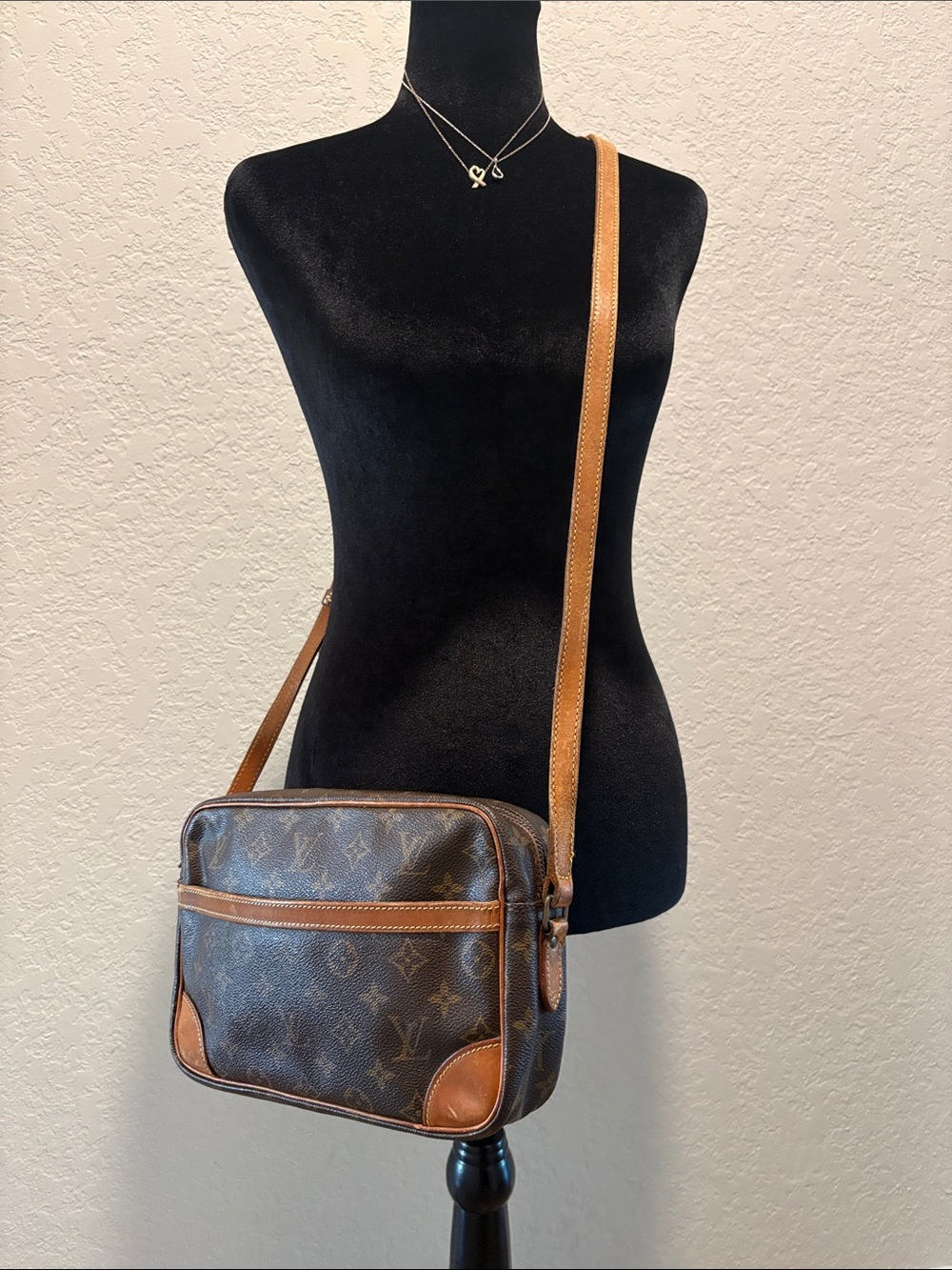 Louis Vuitton 844 Trocadero 27 Brown Monogram LV Crossbody